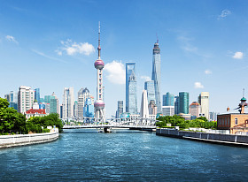 上海的天空在阳光灿烂的日子里，中国