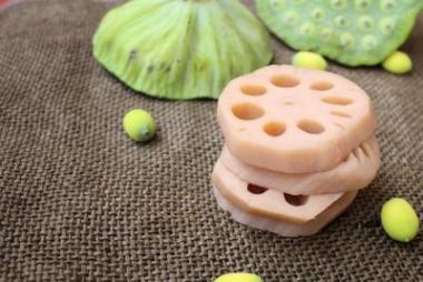 根和種子的蓮花圖片