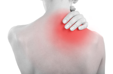 年輕的女孩，背痛關閉圖片