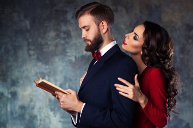 优雅的年轻夫妇 优雅的年轻夫妇