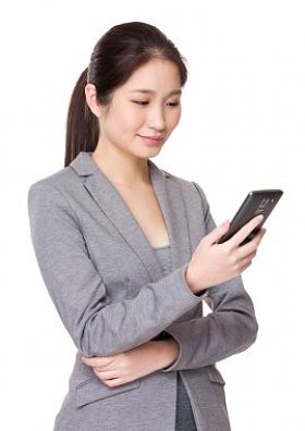 在商务套装的年轻亚洲女商人图片