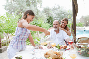 在一個暑假回家度假家庭圖片