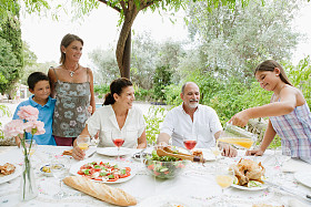 在一个暑假回家度假家庭图片