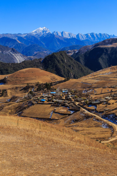 中間的一個小農(nóng)場