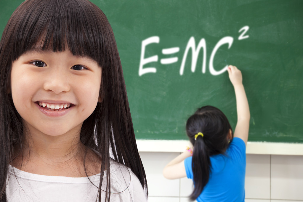 快乐女孩的黑板E = MC2