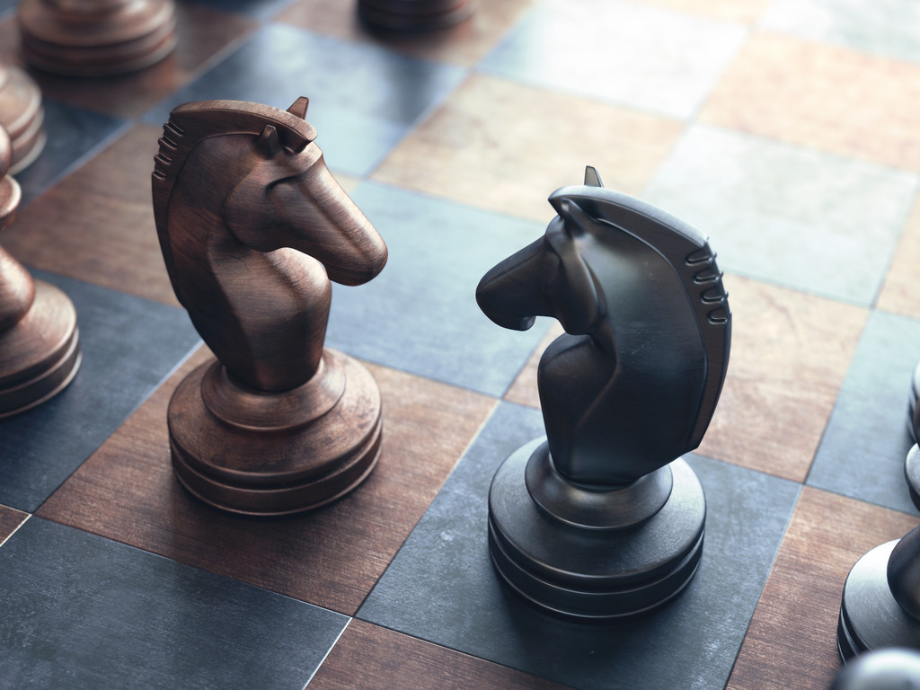 在棋盘上的棋子图片