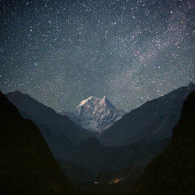 尼尔吉里南 (6839 m)