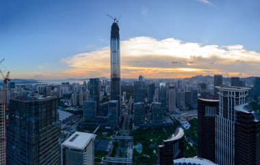 日落时城市市容