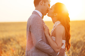 在爱中的几个图片