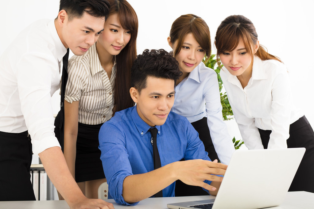 年轻的商业人士一起工作会议图片 年轻的商业人士一起工作会议图片