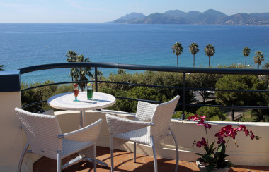 浪漫的饮料法国里维埃拉图片