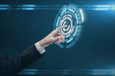 手按触摸屏界面上的按钮