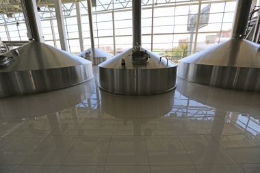 工業(yè)設(shè)備單位設(shè)備廠是生產(chǎn)啤酒的