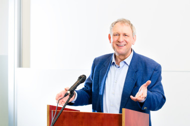 大學教授給講座圖片