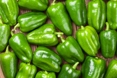 新鮮的農(nóng)民花園青椒