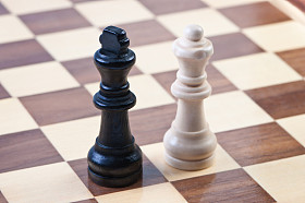 在棋盘、 国王和王后的数字