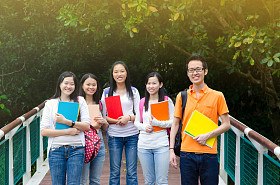 亚洲大学生图片