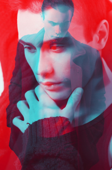 二次曝光的年輕男子的肖像圖片