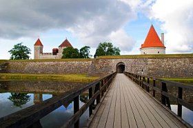 Saaremaa 岛，在爱沙尼亚的库雷萨雷城堡