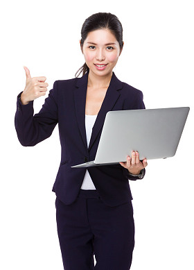 在商务套装的年轻亚洲女商人图片