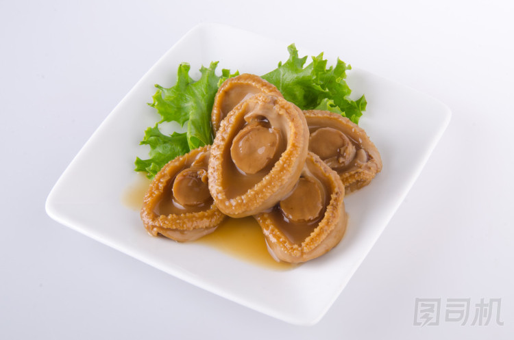 鮑魚。中國(guó)菜鮑魚背景上