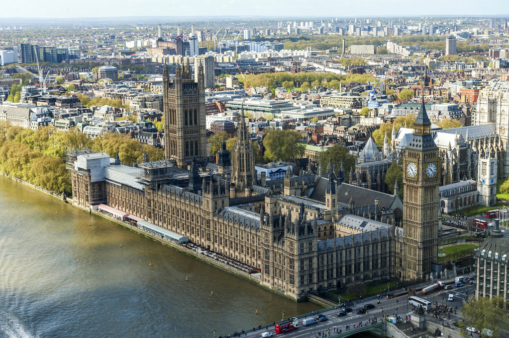 伦敦泰晤士河边的国会大厦