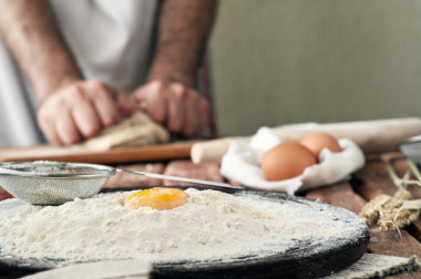 把面粉與蛋黃照片