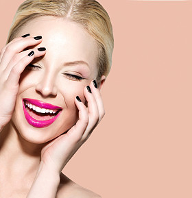 洁净清新皮肤的女人图片