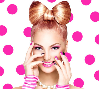 有趣的蝴蝶結(jié)發(fā)型的女孩