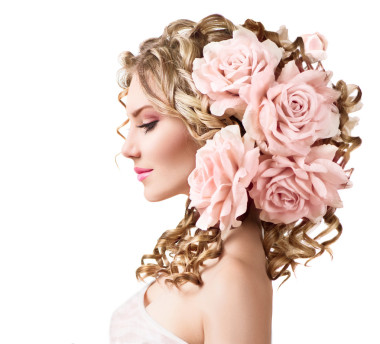 月季花在發(fā)型的女孩圖片