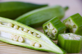 新鲜黄秋葵照片