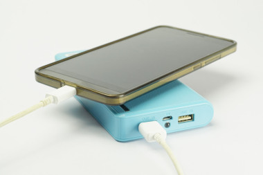 移動電源