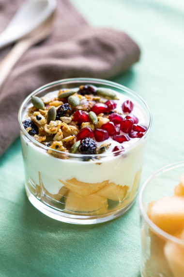 格蘭諾拉麥片，希臘酸奶和哈密瓜