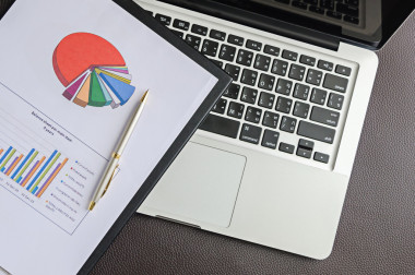 鋼筆和筆記本，業(yè)務(wù)分析圖照片