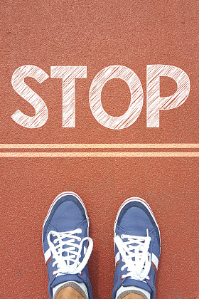 男运动鞋和 word 停止