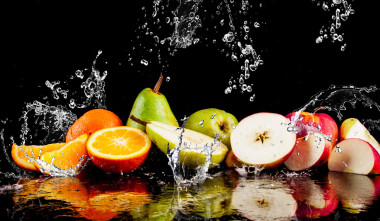 梨、 蘋果、 柑桔、 Splashing 水