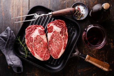 迷迭香與胡椒牛排原料肉