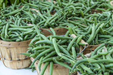 新鮮的有機(jī)水果和蔬菜在農(nóng)貿(mào)市場