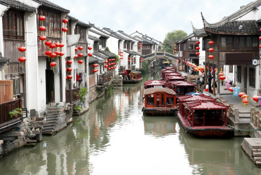 传统的苏州河街图片