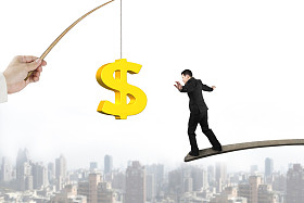 人平衡金元标志鱼饵与城市景