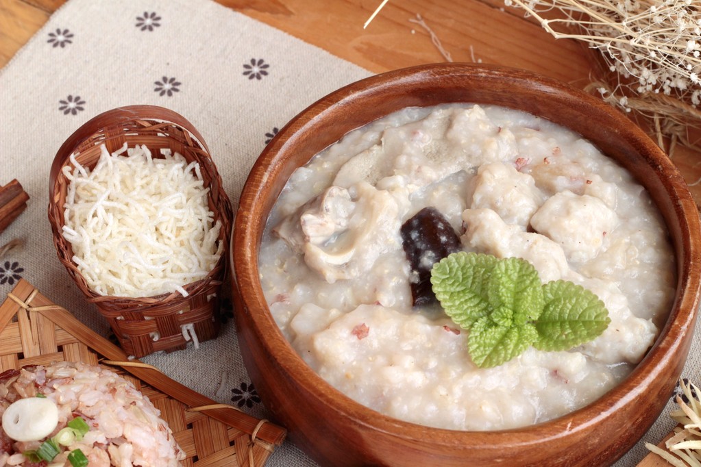 糙米粥放猪肉和糙米溏心蛋图片 糙米粥放猪肉和糙米溏心蛋图片