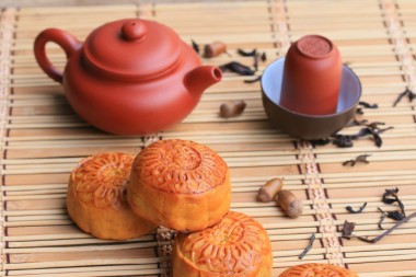 中秋月餅和熱茶-中國(guó)蛋糕圖片