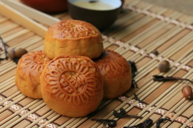 中秋月餅和熱茶-中國(guó)蛋糕圖片