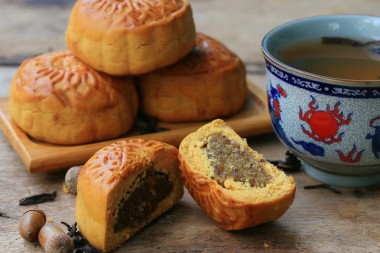 中秋月餅和熱茶-中國蛋糕圖片