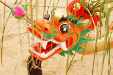 五顏六色的龍舟頭