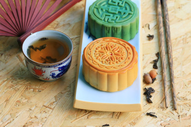 中秋月饼和热茶-中国蛋糕