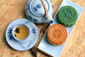 中秋月饼和热茶-中国蛋糕图片