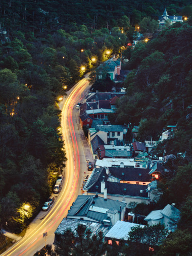 在山路上的光跡