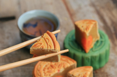 中秋月餅和熱茶-中國蛋糕圖片