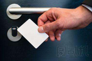 現(xiàn)代酒店房門的的電子鑰匙卡